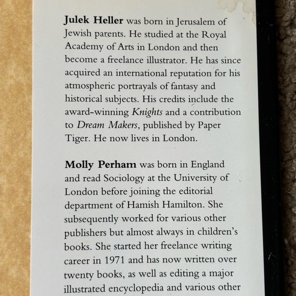 King Arthur & The legends of Camelot illustrated book by Molly Perham - Picture 5 of 12